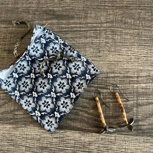 Bamboo bead earring with metal flower 🌸